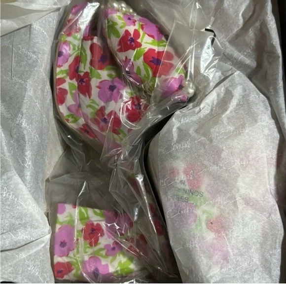 Betsey Johnson Maccie Floral Bow Heeled Platform Sandals - Pink and Red NWT - Picture 4 of 5